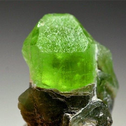 Камень оливин и его свойства